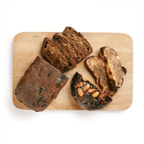 Хлеб из ореховой муки с сухофруктами