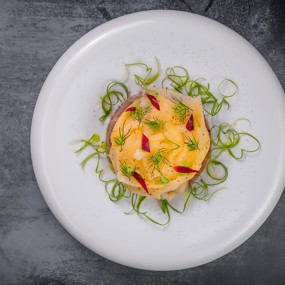 Холодец из языка с белой маринованной редькой