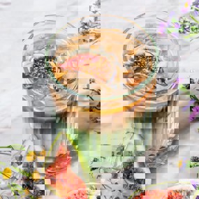 Холодный латте с инжиром и шпинатом