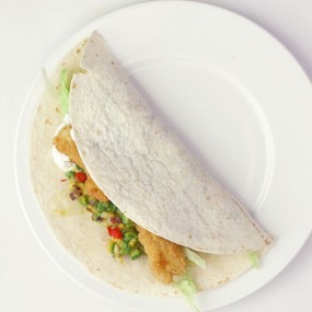 Хрустящие рыбные тако с сальсой из манго