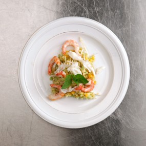 Калифорнийский салат из киноа с креветками и крабом