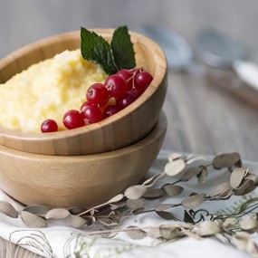 Каша из кукурузной крупы с яблоками в мультиварке