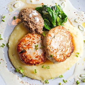 Котлеты из индейки с картофельным пюре и грибной икрой