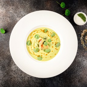 Крем-суп из брокколи с лососем в сладком чили