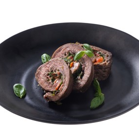 Мясной рулет со шпинатом и сладким перцем