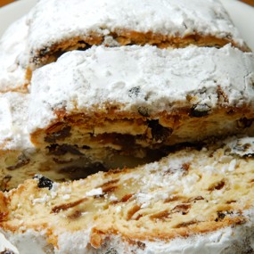 Немецкий рождественский штоллен с изюмом