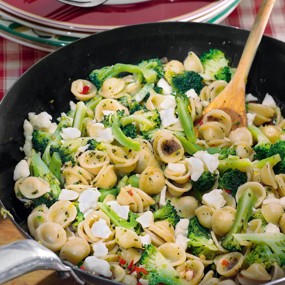 Ореккьетте с брокколи и козьим сыром