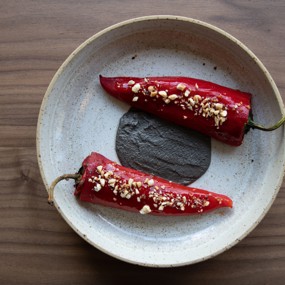 Перцы рамиро c сыром и фундуком