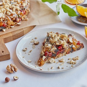 Пирог с орехами и сухофруктами