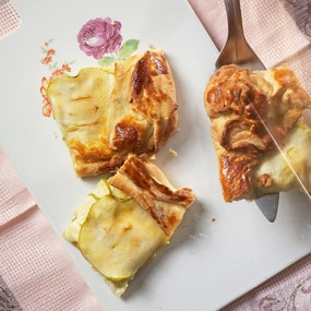 Пирог с творогом и яблоками