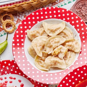 Постные вареники с айвой и кокосовыми сливками