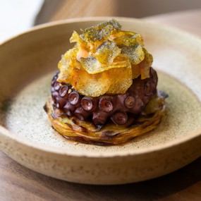 Пряный осьминог с картофельным гратеном