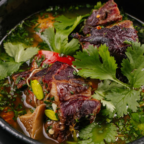 Пряный суп с бычьими хвостами