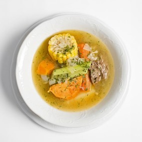 Суп с овощами пучеро