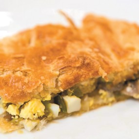 Рыбный пирог с шампиньонами и пореем