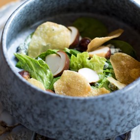 Салат с белыми грибами и горгонзолой