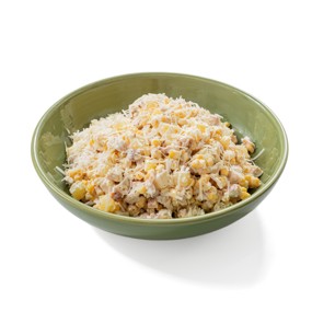 Салат с копченой курицей и ананасами