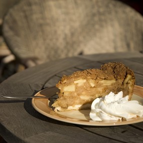 Шарлотка из черного хлеба по старинному рецепту