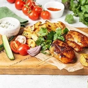 Шашлычки из курицы со свежими овощами