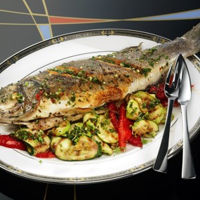 Сибас с овощами и песто из прованских трав