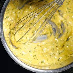 Сливочный соус а-ля беарнез с кинзой