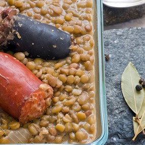 Сосиски с чечевицей