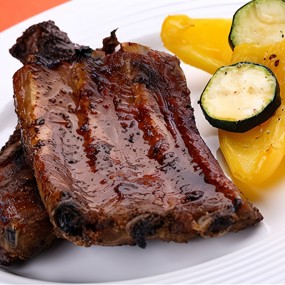 Свиные ребрышки по-деревенски с острым перцем