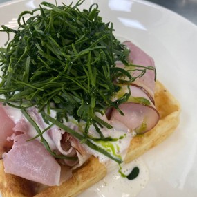 Сырные вафли с окороком