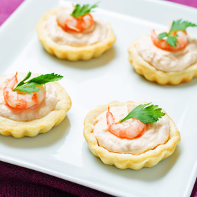 Тарталетки с креветками и сырным кремом
