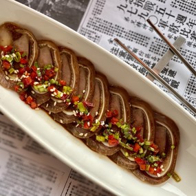 Телячий язык в хрустящем свином ухе