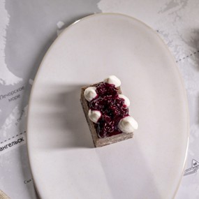 Торт из черемухи с черной смородиной