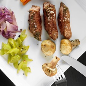 Утиная грудка с томлеными овощами и шампиньонами