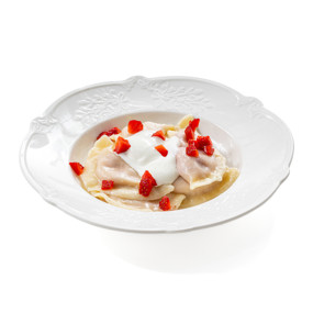 Вареники с клубникой и творогом