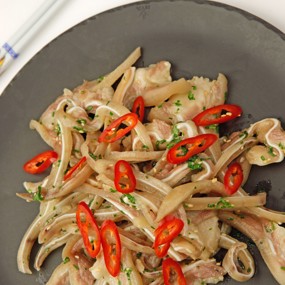 Закуска из поросячьих ушек