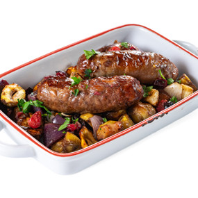 Запеченные колбаски с каштанами и сельдереем