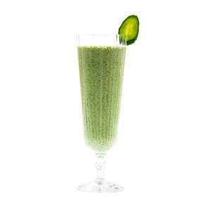 Зеленый смузи с огурцом и шпинатом