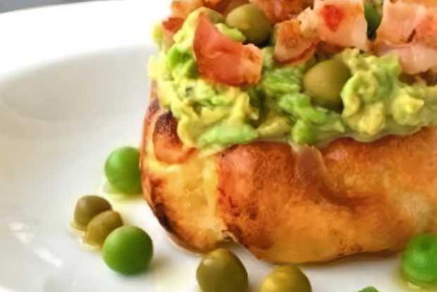 Пудинг с гороховым пюре и беконом