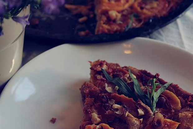 Абрикосовый тарт с медом и орехами