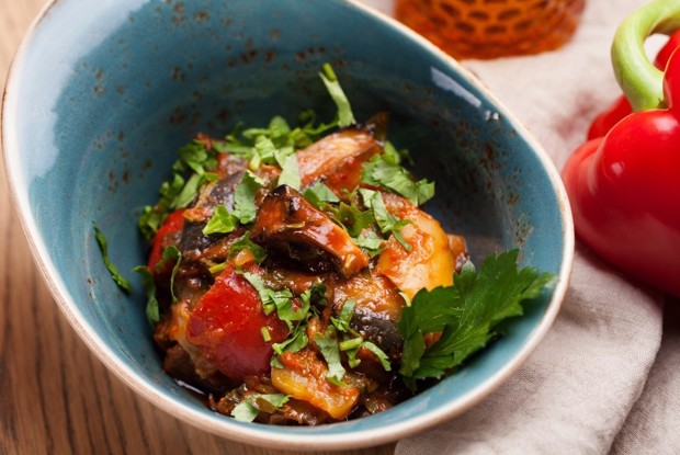 Аджапсандали с запеченными баклажанами