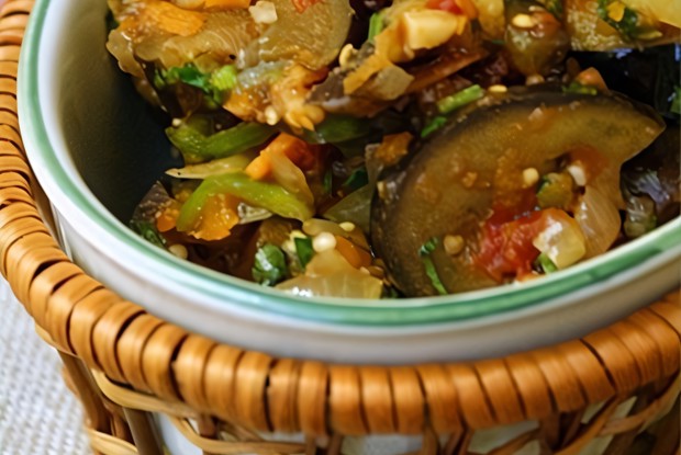 Аджапсандали с зеленым чили