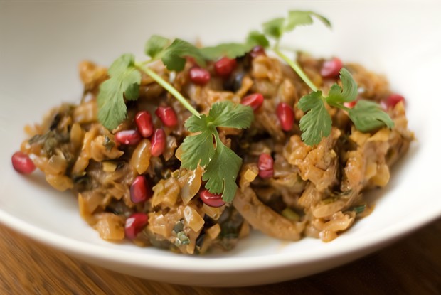 Аджапсандали с зернами граната