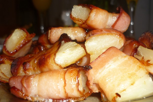 Ананас в беконе