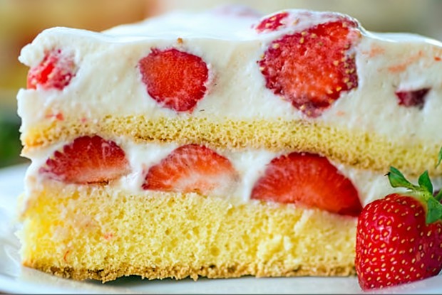 Ангельский бисквит с ягодами