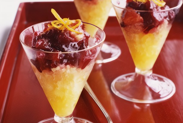 Апельсиновая гранита с ягодным джемом