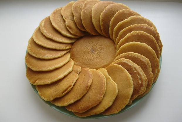 Апельсиновые оладьи из кукурузной муки с орехами