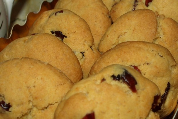 Апельсиновое печенье с вяленой клюквой