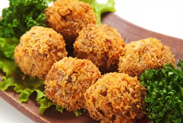 Аранчи с зеленым горошком и моцареллой