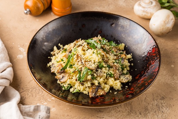 Армянский салат из кускуса с грибами