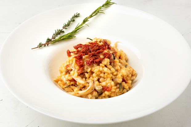 Армянское ризотто из дзавара с вешенками и вялеными томатами