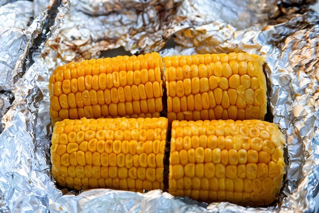 Ароматная кукуруза на гриле с лаймовым маслом